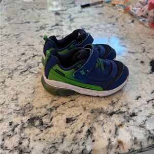 Boys Toddler size 7 Stride Rite Made to Play Light Up Shoes